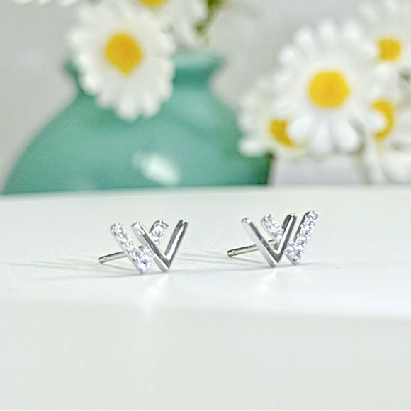 Letter W S925 Silver Studs Earrings w/Tiny CZ- ECZ013 silver - Picture 3 of 13